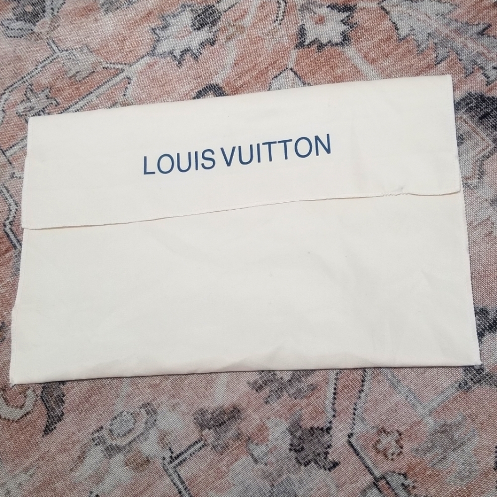 Louis Vuitton Cream Dust Bag. (9½" x 14½").